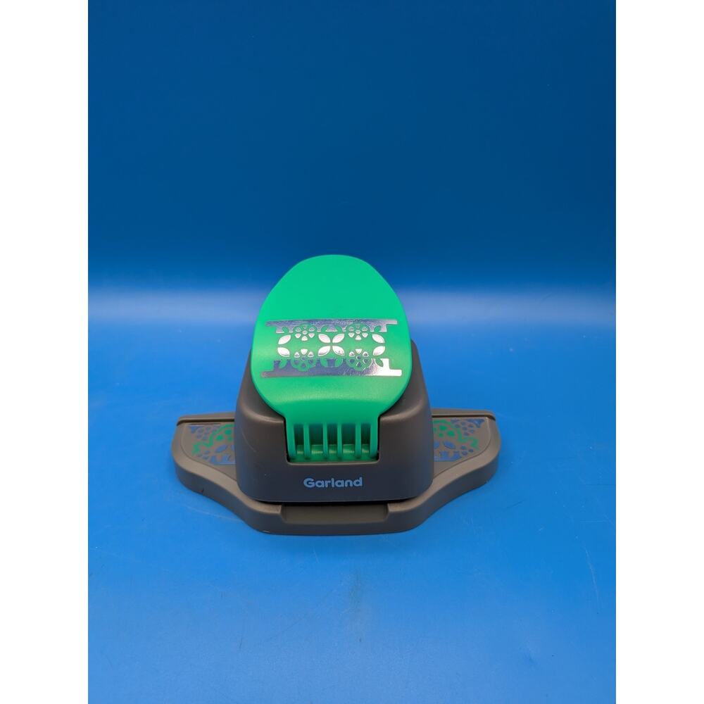 We R Memory Keepers Edge Border Paper Punch Garland 2.5" Crafting Scrapbooking